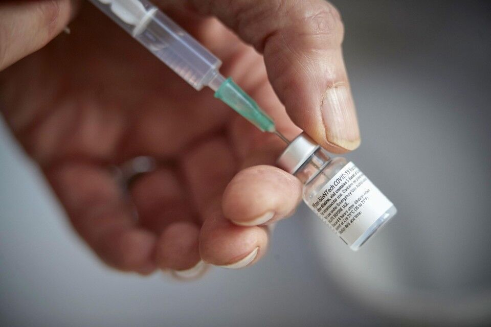 روی ناخوش ایرانیان به دریافت دز سوم واکسن کرونا