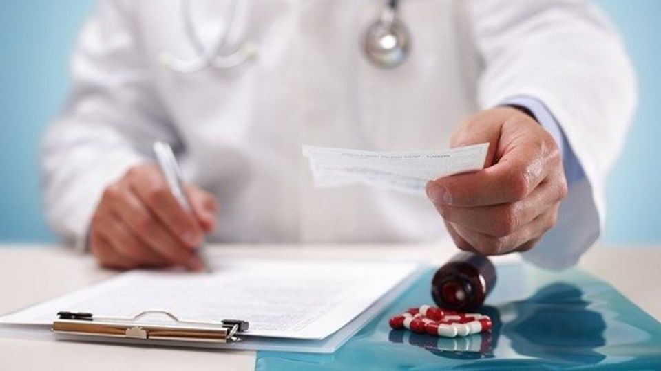 اختلاف نظر بر سر افزایش تعرفه پزشکان/ هزینه‌های درمان چقدر گران می‌شود؟