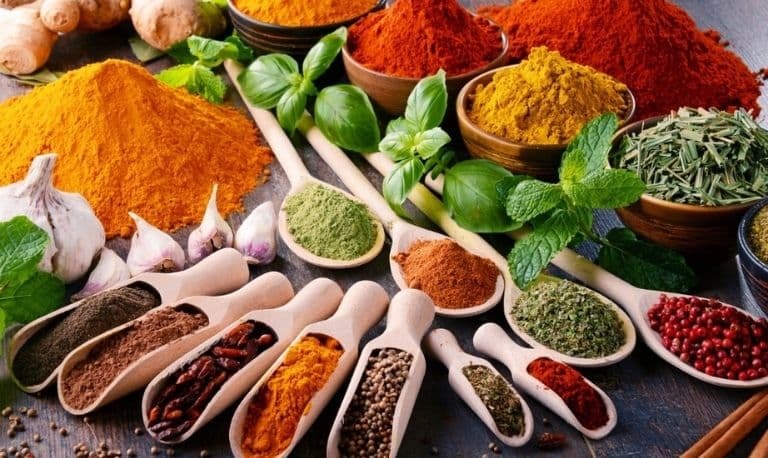کدام ادویهها به افزایش سوخت و ساز بدن کمک میکنند؟