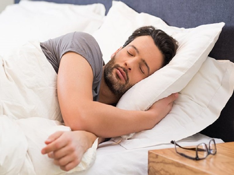 پتوهای سنگین به ترشح ملاتونین و افزایش بهبود خواب کمک می کنند
