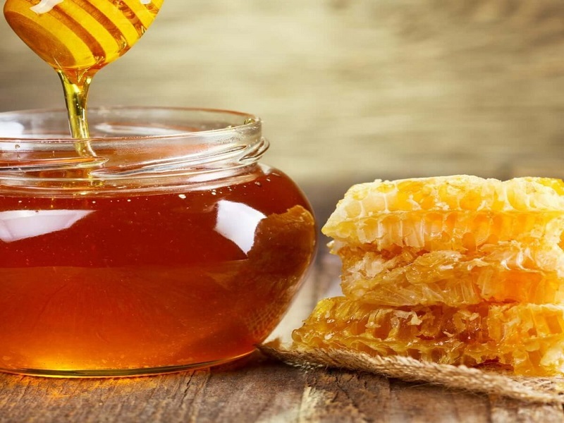 خاصیت جادویی عسل در درمان سرفه + روش استفاده