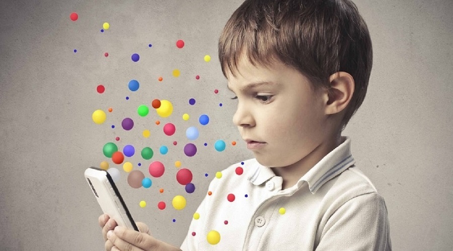 استفاده زیاد از دستگاه های آنلاین و افزایش مشکلات روانی در کودکان