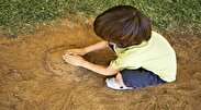 خاک‌بازی برای سلامت کودکان مفید است یا مضر؟