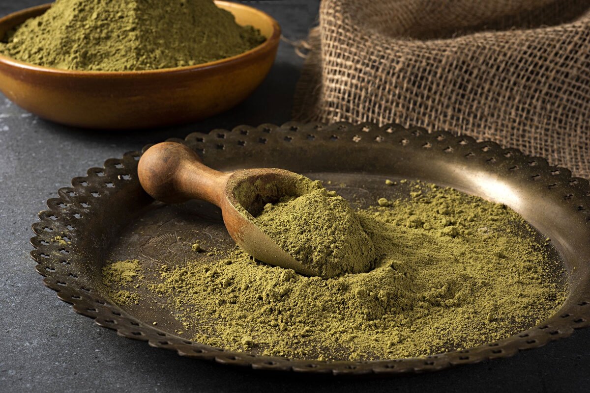 خواص فوق العاده خوردن پودر حنا برای سنگ کلیه و کبد