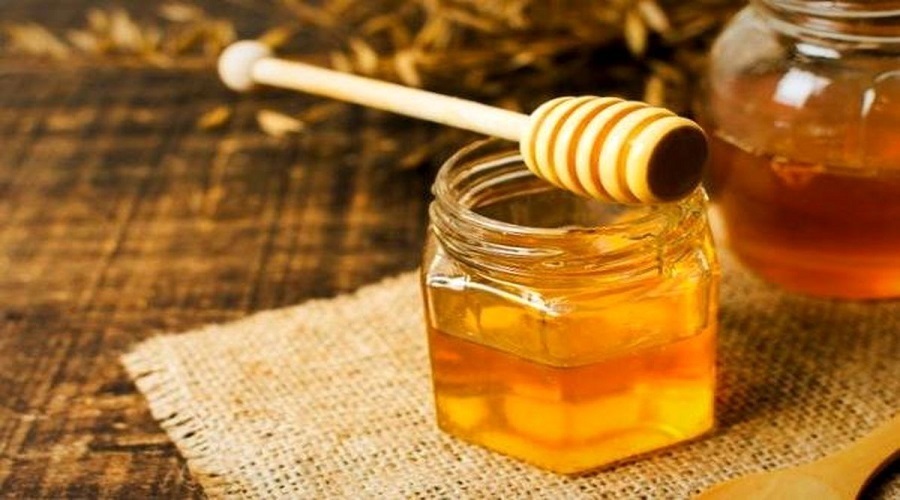 فواید شگفت انگیز خوردن عسل قبل از خواب